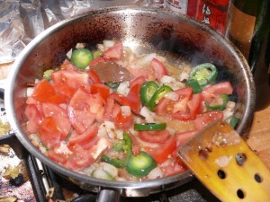 Murgh Chole - Chilli & Tomaten zugeben