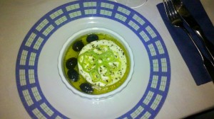 Ziegenkäse mit Oliven