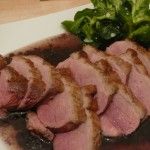 Wunderbar: Entenbrust auf Rotweinsauce mit Feldsalat