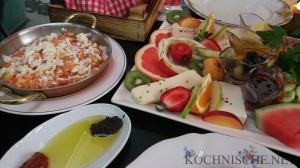 Menemen mit Käse in einem Café in Istanbul