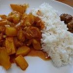 Lecker Zucchini Vindaloo mit Basmati-Reis und Achar!