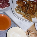 Frittierte Sardellen und andere Tapas